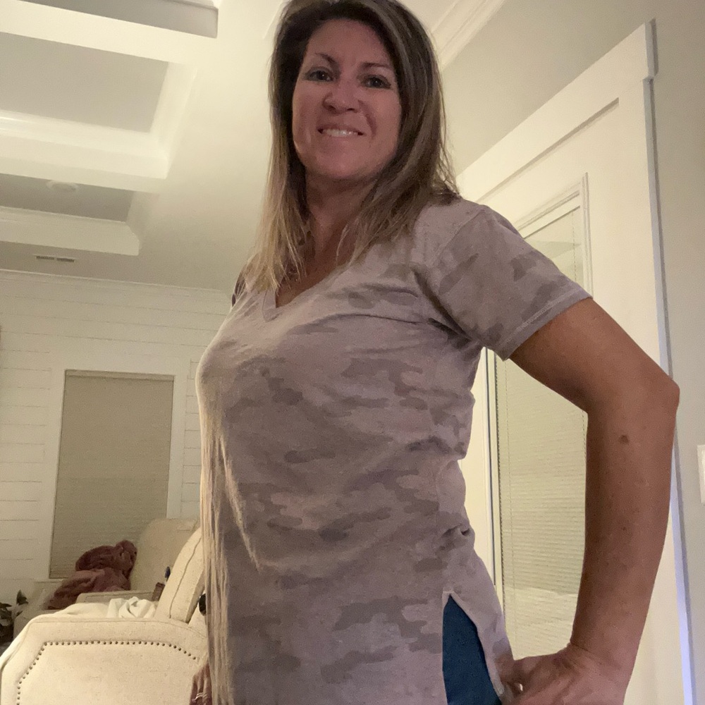 American Eagle Outfitters Beige Camouflage V-Neck Tee